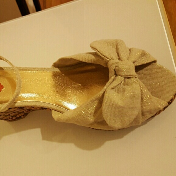 Karisma Bowtie Wedge - Picture 4 of 4